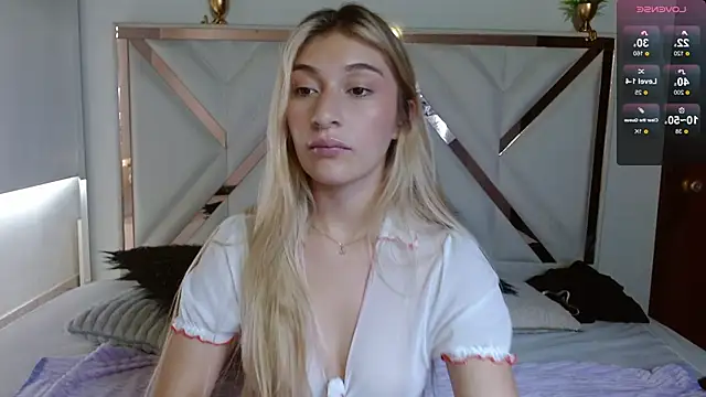 SophiaaLee online show from November 2025 04:44:02 PM