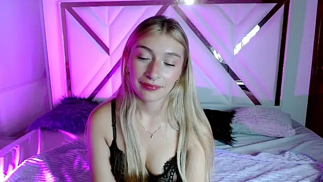 SophiaaLee online show from September 2025 10:28:02 PM