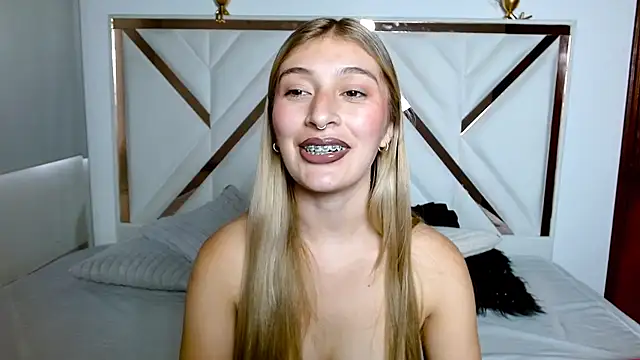 SophiaaLee online show from February 2026 09:37:02 PM