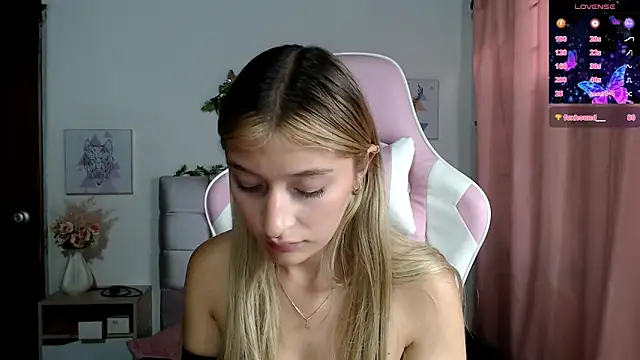 SophiaaLee online show from September 2025 10:38:02 PM