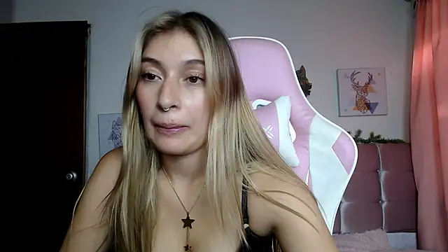 SophiaaLee online show from March 2026 10:39:01 PM