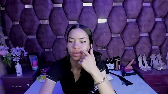 Nanis James online show from May 2026 07:30:02 AM