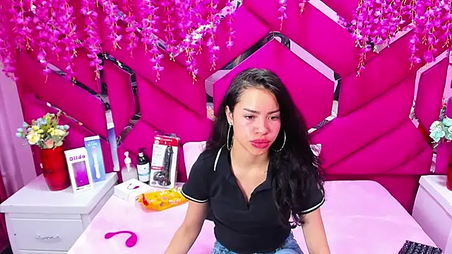 Nanis James online show from December 2025 04:08:01 AM