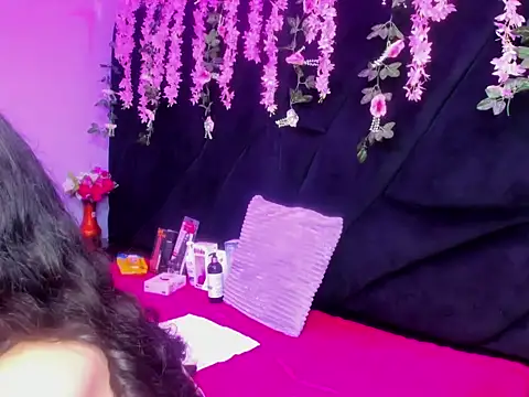 Nanis James online show from February 2026 03:07:02 AM