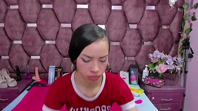 Nanis James online show from May 2026 03:10:01 AM