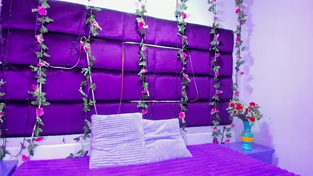 Nanis James online show from April 2026 02:56:01 AM