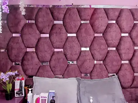 Nanis James online show from February 2026 02:45:02 AM