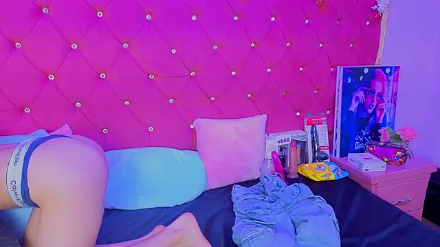 Nanis James online show from October 2025 02:45:01 AM