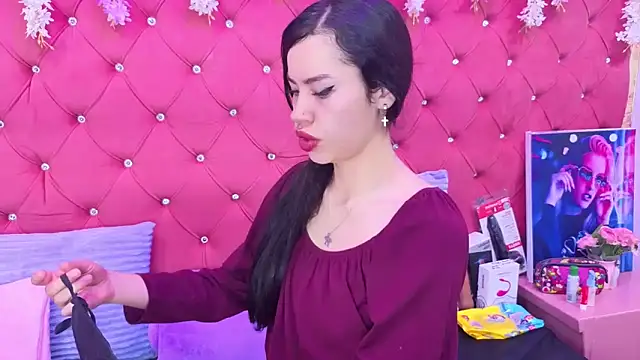 Nanis James online show from October 2025 02:57:02 AM