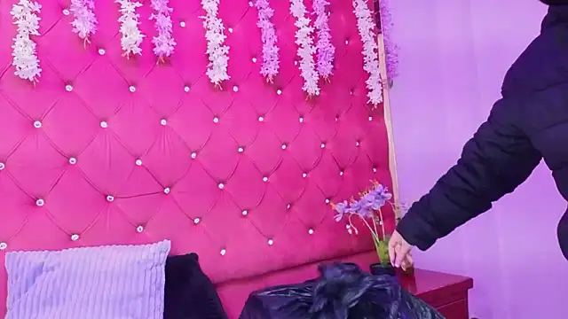 Nanis James online show from January 2026 03:24:01 AM