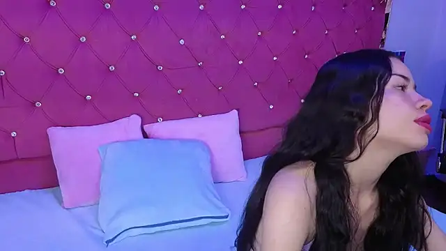 Nanis James online show from October 2025 02:21:02 AM