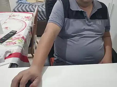 Snapshot of WanMenBez chatting on November 2025 12:28:02 AM WanMenBez online show from November 2025 12:28:02 AM