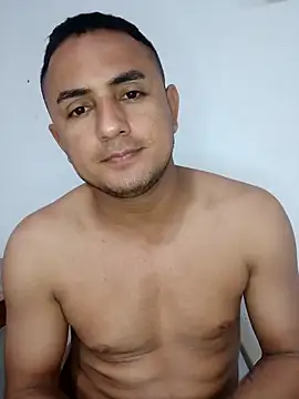 Geral Yeraldyn09 online show from October 2025 01:26:01 AM