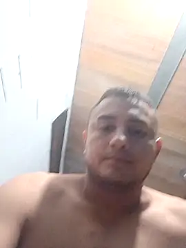 Geral Yeraldyn09 online show from November 2025 07:29:02 PM