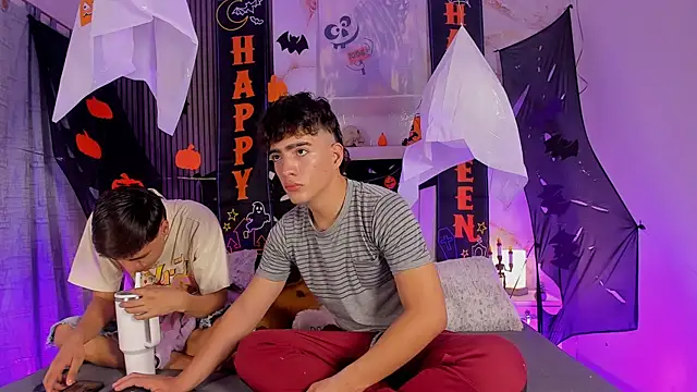 Snapshot of sweet_petter chatting on October 2025 12:48:01 PM sweet petter online show from October 2025 12:48:01 PM