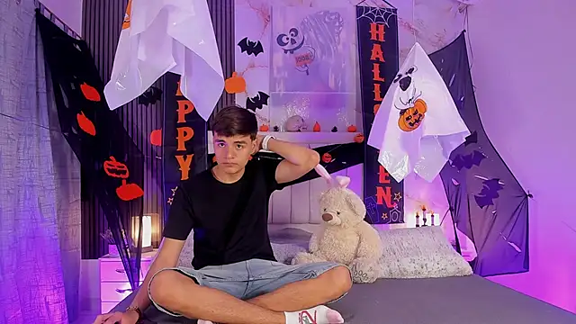 Snapshot of sweet_petter chatting on October 2025 12:36:01 PM sweet petter online show from October 2025 12:36:01 PM