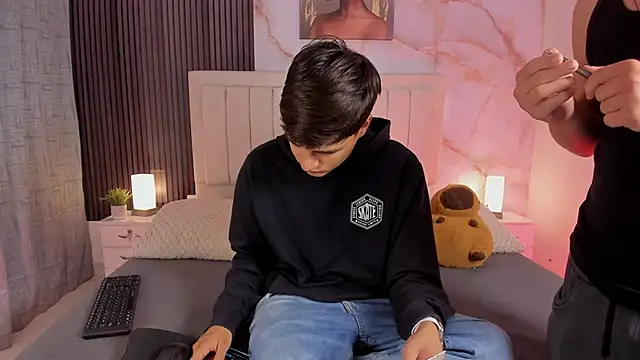 Snapshot of sweet_petter chatting on November 2025 01:45:02 PM sweet petter online show from November 2025 01:45:02 PM