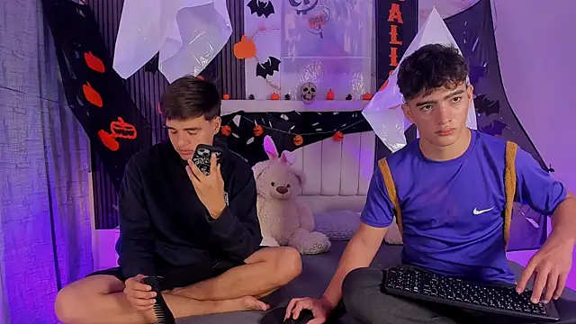 Snapshot of sweet_petter chatting on November 2025 12:43:02 PM sweet petter online show from November 2025 12:43:02 PM