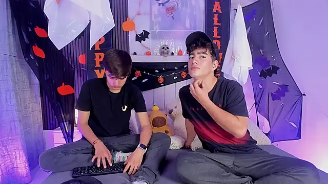 Snapshot of sweet_petter chatting on October 2025 01:01:01 PM sweet petter online show from October 2025 01:01:01 PM