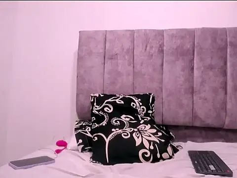 Luciana hardmand online show from October 2025 08:50:01 PM