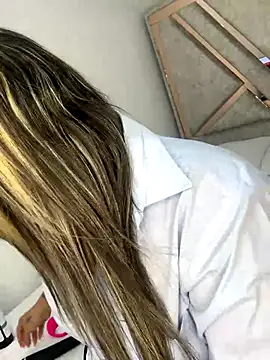 ashley-swift- online show from September 2025 05:31:01 AM