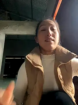 Huong-Ly online show from November 2025 01:32:02 AM