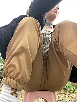 Huong-Ly online show from December 2025 02:33:01 AM