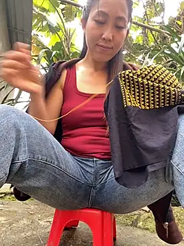 Huong-Ly online show from October 2025 01:41:02 AM