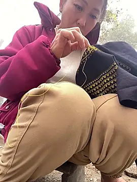 Huong-Ly online show from December 2025 02:32:02 AM