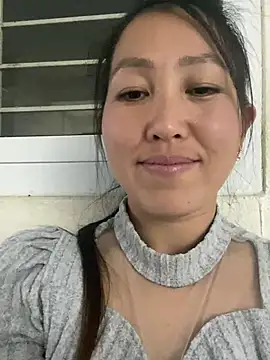 Huong-Ly online show from January 2026 01:37:02 PM