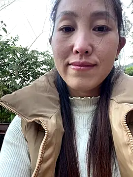 Huong-Ly online show from November 2025 09:42:02 AM