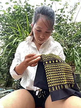 Huong-Ly online show from September 2025 01:39:01 AM