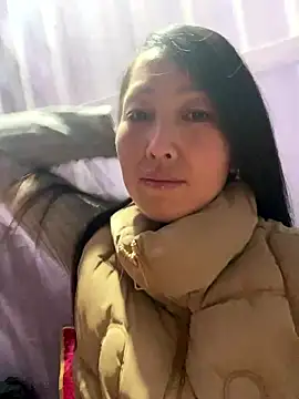 Huong-Ly online show from January 2026 12:08:02 PM