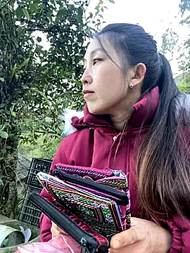 Huong-Ly online show from November 2025 09:54:02 AM