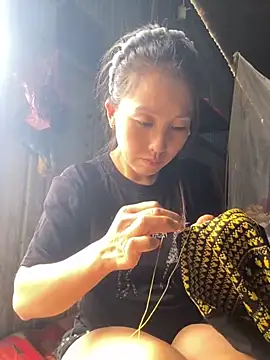Huong-Ly online show from September 2025 06:41:02 AM