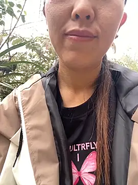 Huong-Ly online show from October 2025 06:25:02 AM