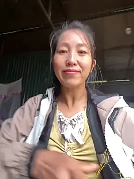 Huong-Ly online show from November 2025 01:54:01 AM