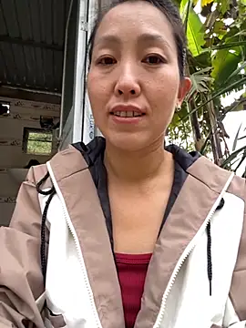 Huong-Ly online show from October 2025 01:59:02 AM