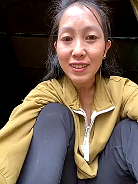 Huong-Ly online show from October 2025 03:17:02 AM