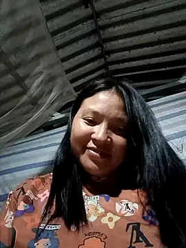 Snapshot of MuiNay chatting on October 2025 11:35:01 AM MuiNay online show from October 2025 11:35:01 AM