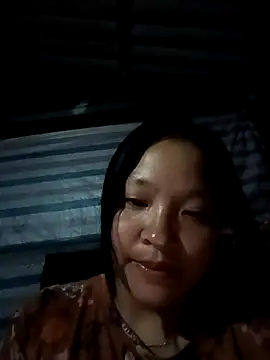 Snapshot of MuiNay chatting on October 2025 10:32:01 PM MuiNay online show from October 2025 10:32:01 PM