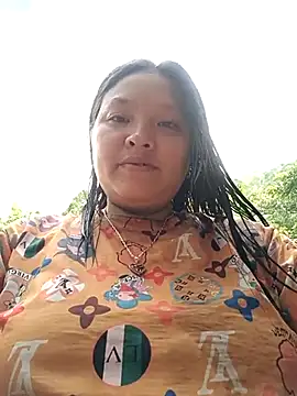 Snapshot of MuiNay chatting on October 2025 08:49:02 AM MuiNay online show from October 2025 08:49:02 AM