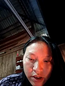 Snapshot of MuiNay chatting on October 2025 10:14:02 AM MuiNay online show from October 2025 10:14:02 AM