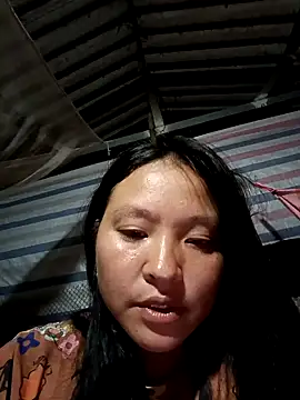 Snapshot of MuiNay chatting on October 2025 11:34:02 AM MuiNay online show from October 2025 11:34:02 AM