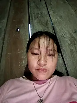 Snapshot of MuiNay chatting on October 2025 10:52:01 AM MuiNay online show from October 2025 10:52:01 AM
