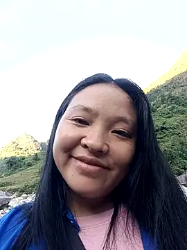 Snapshot of MuiNay chatting on October 2025 12:11:01 AM MuiNay online show from October 2025 12:11:01 AM