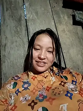 Snapshot of MuiNay chatting on October 2025 11:02:02 AM MuiNay online show from October 2025 11:02:02 AM