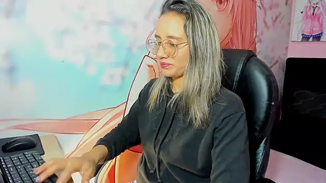 StarletTays online show from December 2025 12:44:01 AM