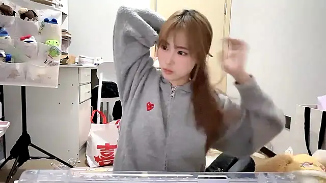 Snapshot of Ann-cookie chatting on November 2025 03:01:02 PM Ann-cookie online show from November 2025 03:01:02 PM