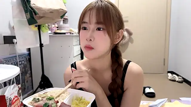 Snapshot of Ann-cookie chatting on November 2025 02:21:01 PM Ann-cookie online show from November 2025 02:21:01 PM